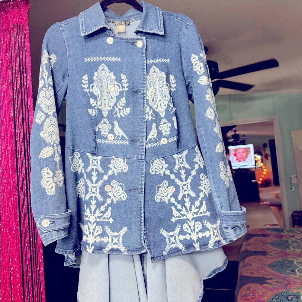 Ladies denim high low jacket